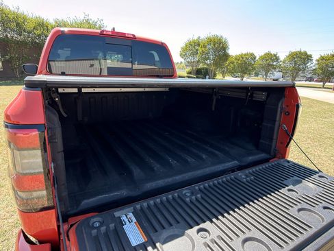 Used 2025 Nissan Frontier PRO-4X w/ Pro Convenience Package image 23