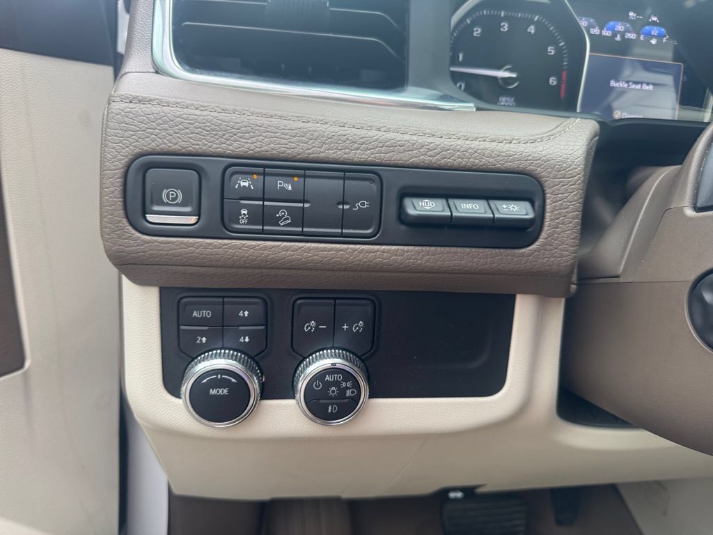 Used 2021 GMC Yukon Denali w/ Denali Premium Package AWD/4WD image 30