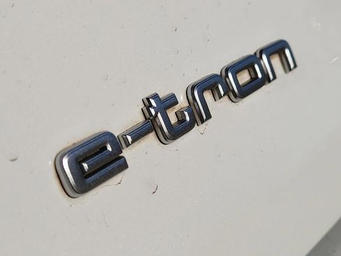 Used 2019 Audi e-tron Prestige image 12