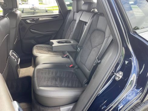 Used 2018 Porsche Macan AWD/4WD image 22