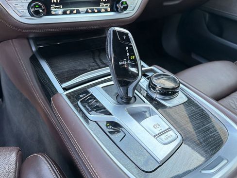 Used 2019 BMW 750i w/ Executive Package RWD image 16