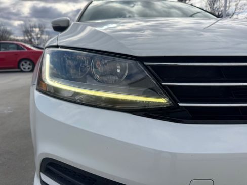 Used 2017 Volkswagen Jetta SE image 28