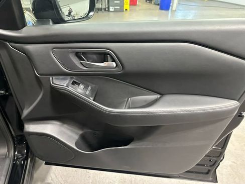 Certified 2024 Nissan Rogue SV image 18