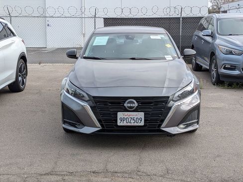 Used 2025 Nissan Altima 2.5 SV FWD image 3