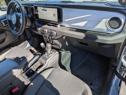 New 2025 Jeep Gladiator Sport image 29