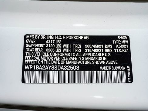 Certified 2025 Porsche Cayenne Coupe AWD/4WD image 30