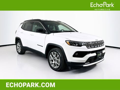 Used 2025 Jeep Compass Limited image 1