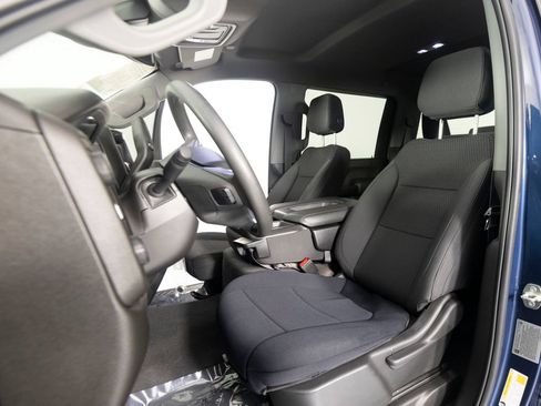 Used 2022 Chevrolet Silverado 2500 Custom w/ Custom Value Package AWD/4WD image 11