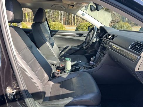 Used 2018 Volkswagen Passat 2.0T SE image 4