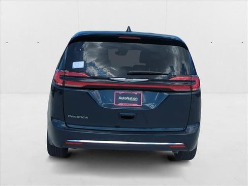 New 2025 Chrysler Pacifica Select w/ Uconnect Theater Family Group image 8