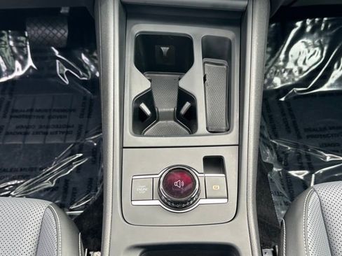 Certified 2025 Volkswagen Tiguan SE w/ Panoramic Sunroof Package AWD/4WD image 36