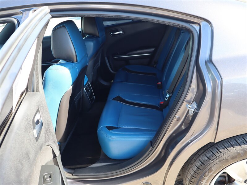 Used 2015 Dodge Charger SXT RWD image 16