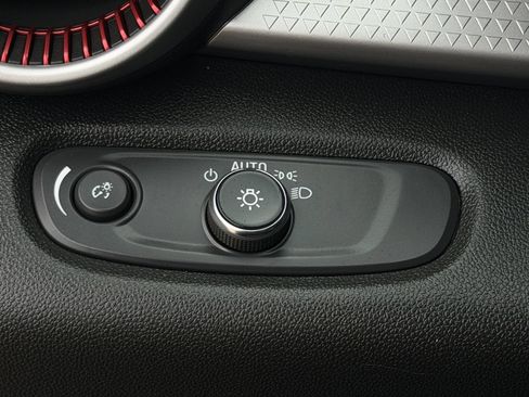 Used 2024 Chevrolet Trax RS w/ Sunroof Package FWD image 22