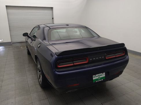 Used 2017 Dodge Challenger SXT RWD image 6