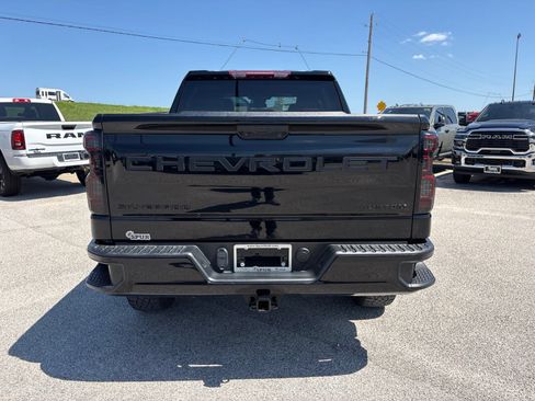 Used 2024 Chevrolet Silverado 1500 Custom Trail Boss w/ LPO, Dark Essentials Package AWD/4WD image 5