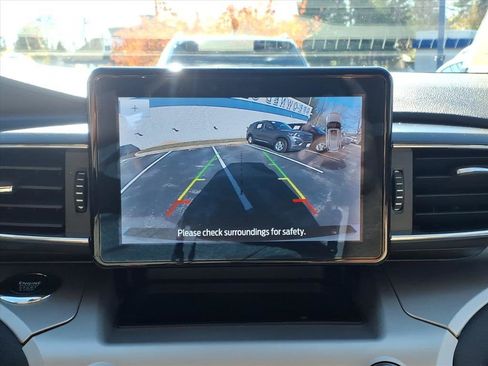 Certified 2022 Ford Explorer XLT w/ Equipment Group 202A image 16