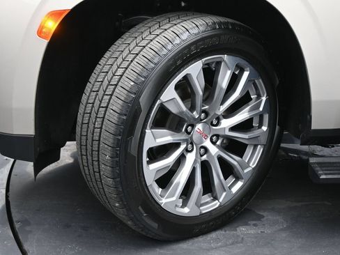 Used 2021 GMC Yukon Denali w/ Denali Premium Package RWD image 23
