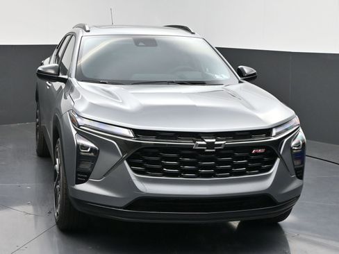 New 2026 Chevrolet Trax RS w/ Sunroof Package FWD image 2
