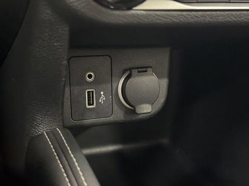 Used 2018 Nissan Kicks SR image 23