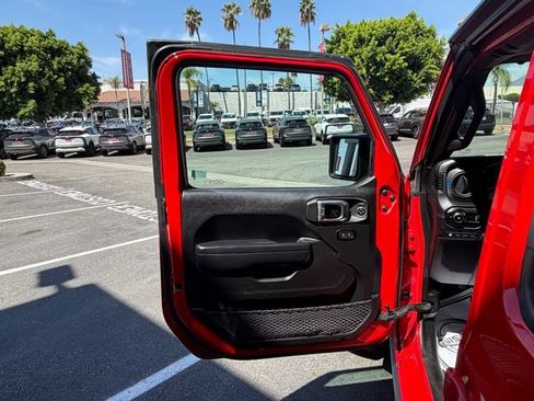 Used 2024 Jeep Wrangler Unlimited Rubicon 4xe AWD/4WD image 14