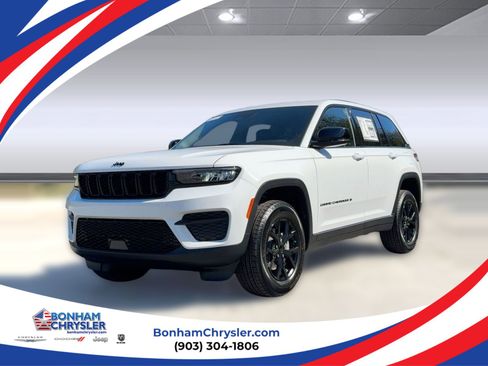 New 2025 Jeep Grand Cherokee Laredo image 1