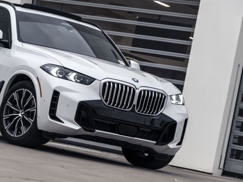 Certified 2024 BMW X5 xDrive50e w/ Executive Package image 5