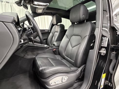 Certified 2025 Porsche Macan image 31