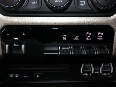Used 2019 RAM 1500 Laramie AWD/4WD image 27