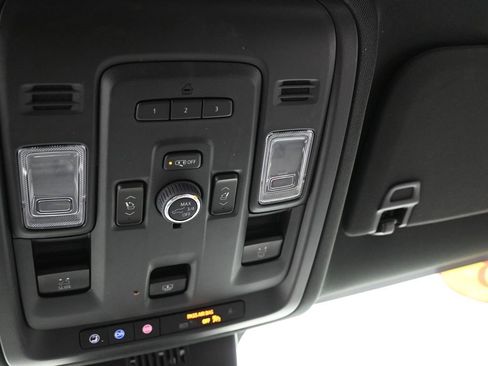 Used 2023 Chevrolet Suburban Z71 w/ Luxury Package image 40