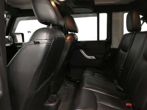 Used 2015 Jeep Wrangler Unlimited Rubicon AWD/4WD image 10