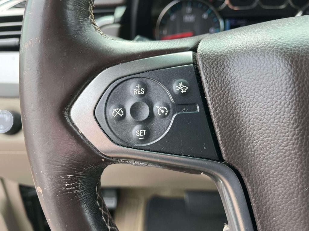 Used 2018 Chevrolet Suburban LT RWD image 32