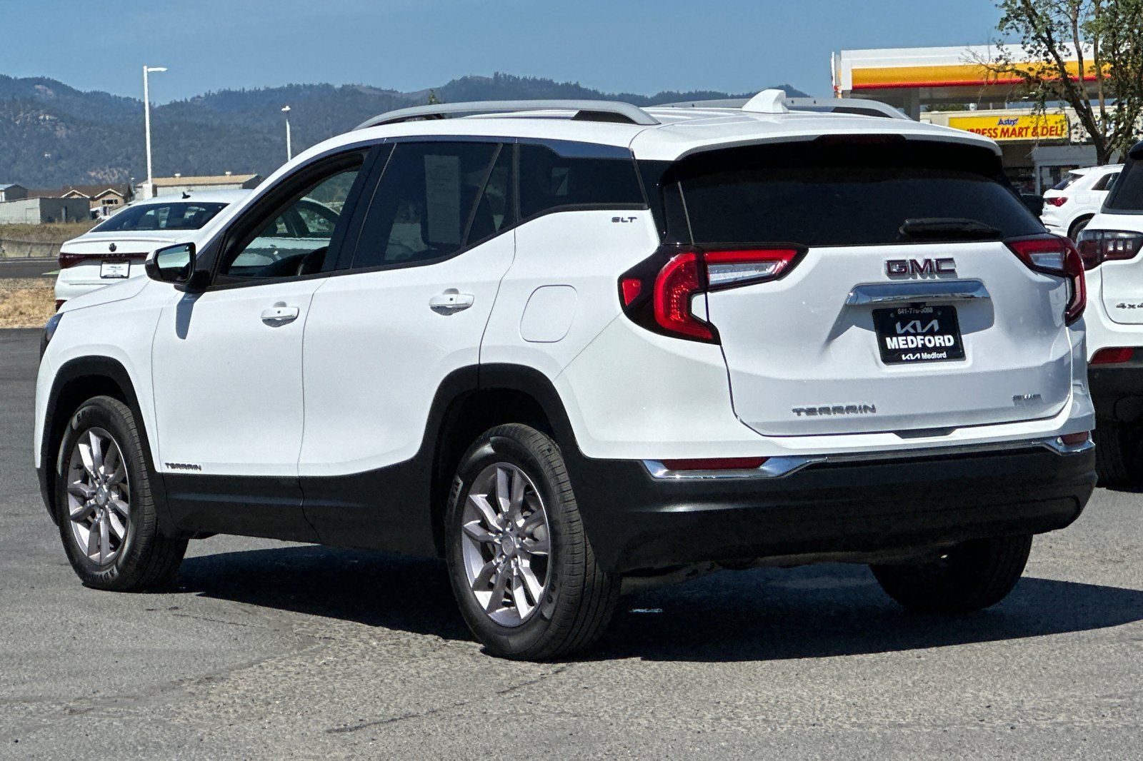 Used 2023 GMC Terrain SLT AWD/4WD image 6