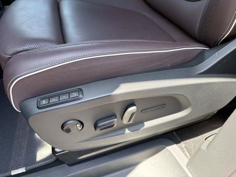 Certified 2025 Volkswagen ID. Buzz Pro S RWD image 15