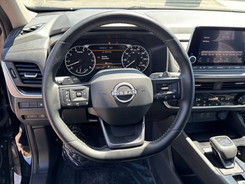 Used 2025 Nissan Rogue SV AWD/4WD image 30