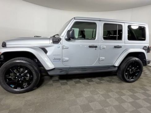 Used 2023 Jeep Wrangler Unlimited Sahara w/ Cold Weather Group AWD/4WD image 8