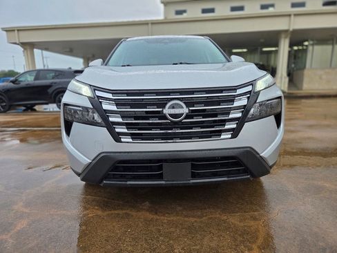 Used 2025 Nissan Rogue SV FWD image 2