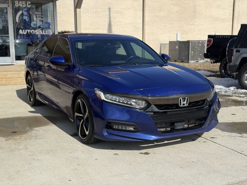 Used 2018 Honda Accord Sport image 3