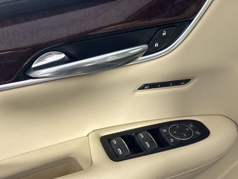 Used 2018 Cadillac XT5 Luxury w/ LPO, Wheel Lock Package image 17