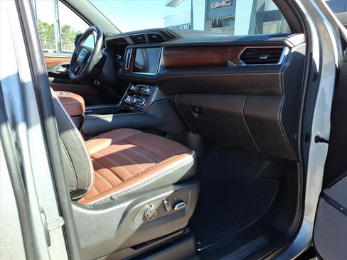 Used 2023 GMC Yukon Denali Ultimate image 11