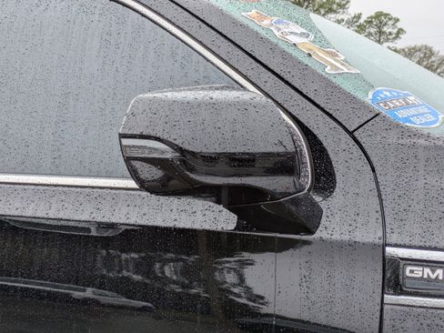 Used 2021 GMC Yukon XL Denali w/ Denali Premium Package image 12