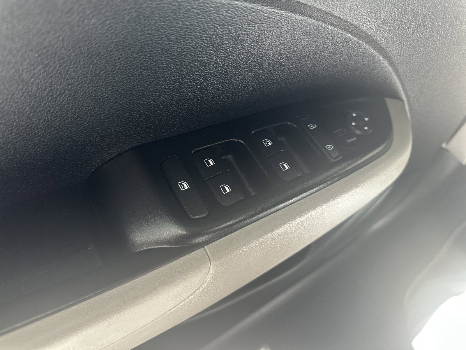 Used 2025 Hyundai Venue SEL FWD image 9