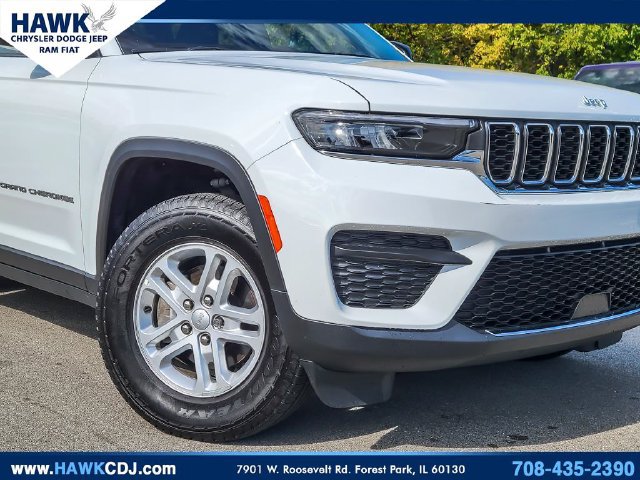 Certified 2025 Jeep Grand Cherokee Laredo AWD/4WD image 3