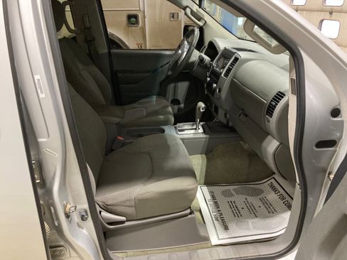 Used 2015 Nissan Frontier SV image 4