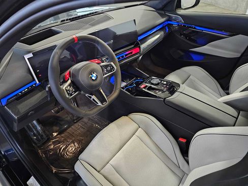 New 2027 BMW M5 Touring AWD/4WD image 2