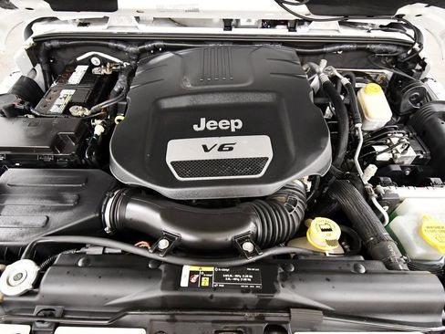 Used 2017 Jeep Wrangler Unlimited Sahara AWD/4WD image 12