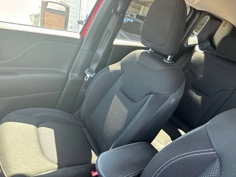 Used 2023 Jeep Renegade Latitude w/ Premium Group AWD/4WD image 19