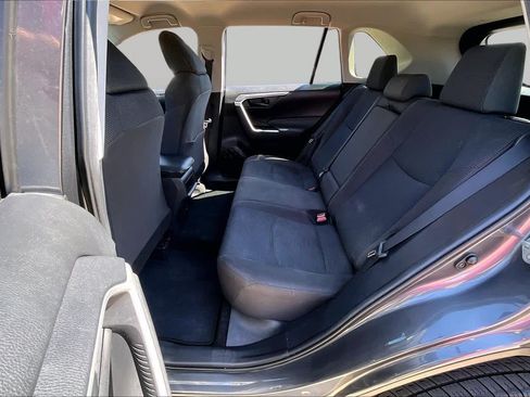 Used 2020 Toyota RAV4 LE AWD/4WD image 19