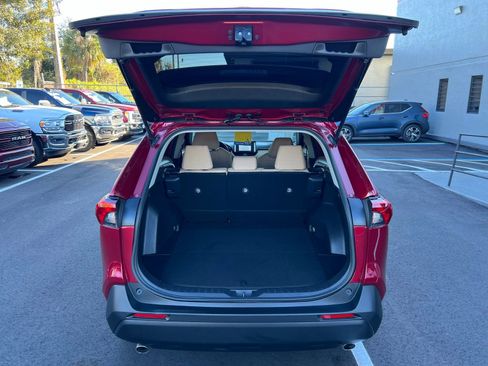 Used 2021 Toyota RAV4 LE image 17