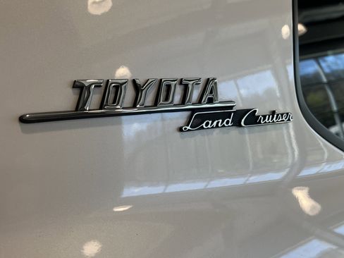 Used 2020 Toyota Land Cruiser Heritage Edition image 15
