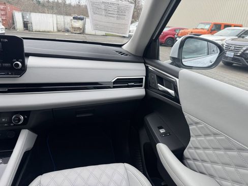 Used 2023 Mitsubishi Outlander SEL image 16